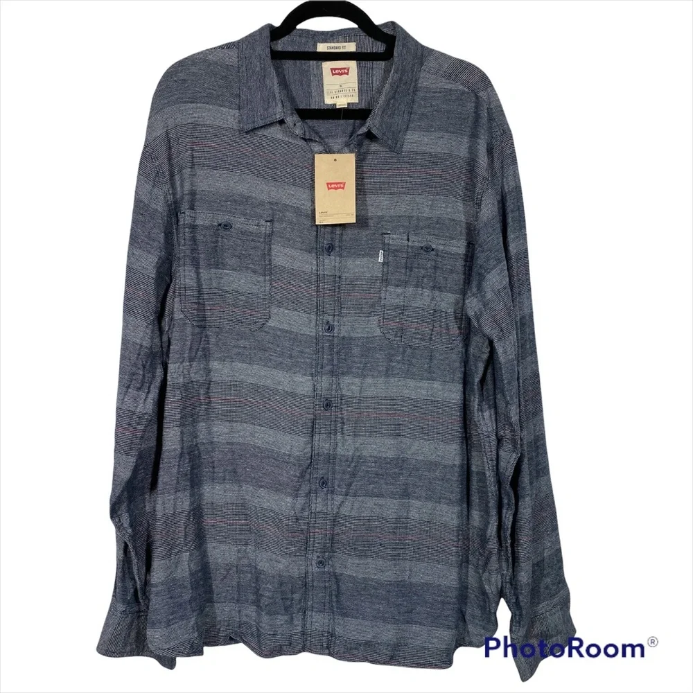 Levi’s Men’s standard fit blue striped long sleeve button down shirt